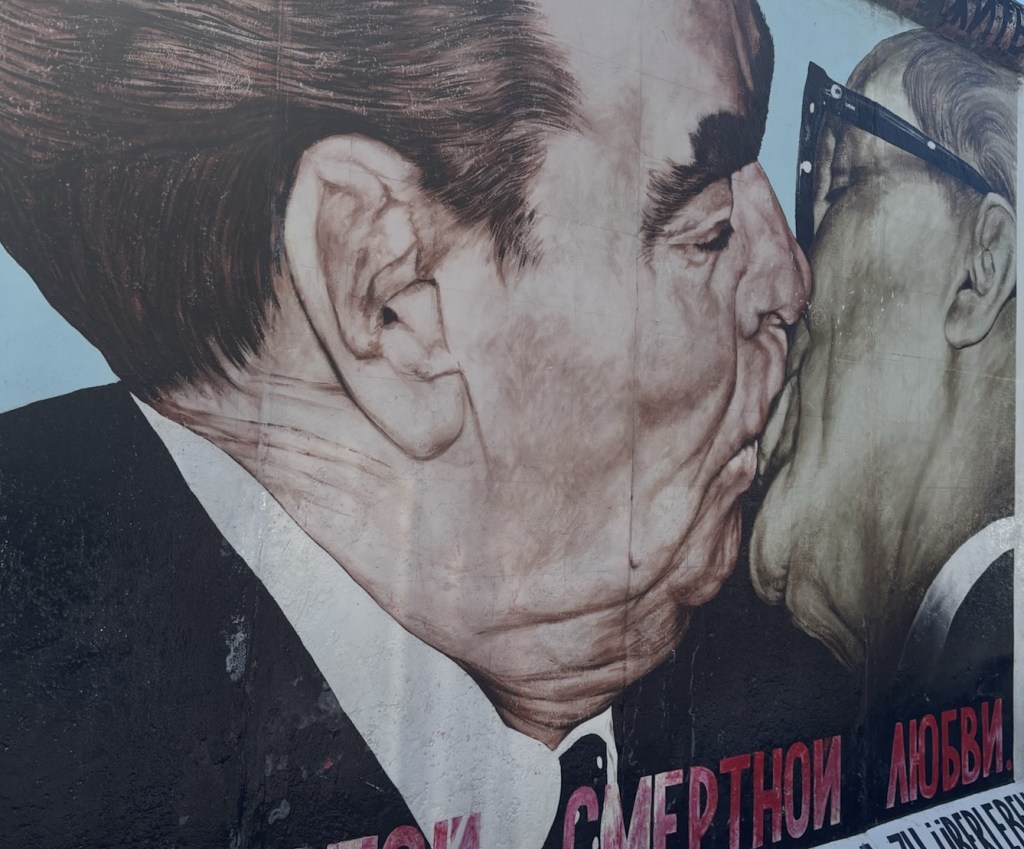  East Side Gallery & Berlin Wall